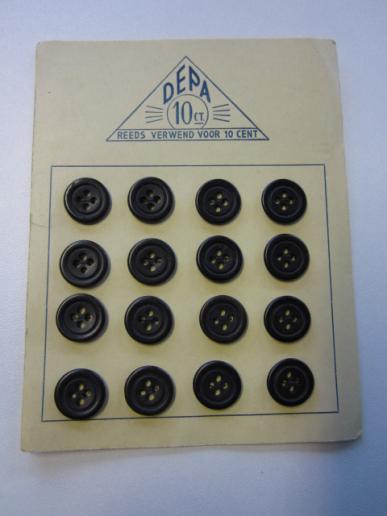 Dutch Pre 1940s Wooden Soldiers Buttons Card