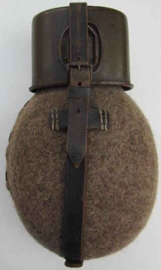 Wehrmacht M31 Canteen with metal Cup