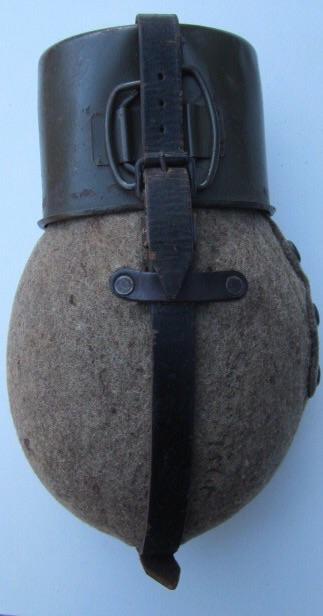 Wehrmacht M31 Canteen with metal Cup 