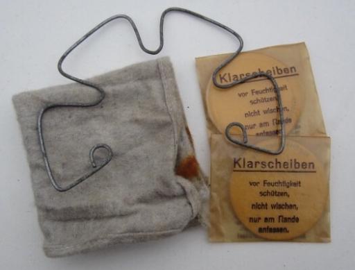 Wehrmacht M31 Gasmask Cleaning Cloth and Spring 