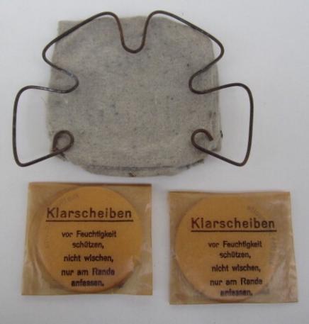 Wehrmacht M31 Gasmask Cleaning Cloth and Spring Nice u cloth and spring for the M31 gasmask With two packages of 