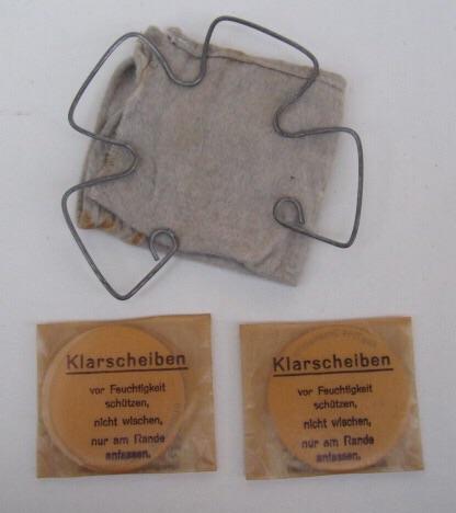 Wehrmacht M31 Gasmask Cleaning Cloth and Spring 