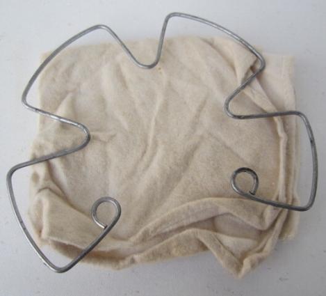 Wehrmacht M31 Gasmask Cleaning Cloth and Spring