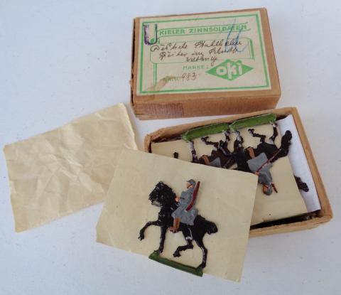 WW1/WW2 German carton box with Tin Soldiers