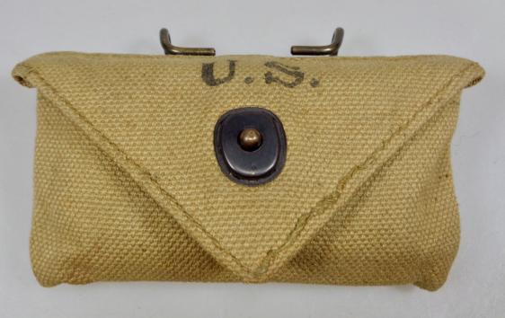 US WW2 first model First Aid pouch and Kit