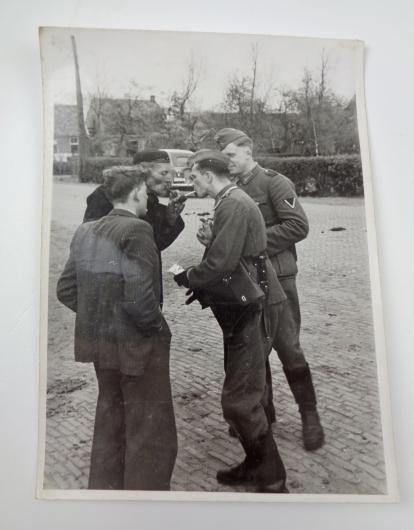 Photograph Dutch Civilians smoking with Wehrmacht