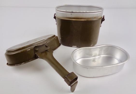 Wehrmacht M31 Mestin 1945 model with a cup