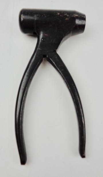 Wehrmacht Combat Engineers Strangle Pliers