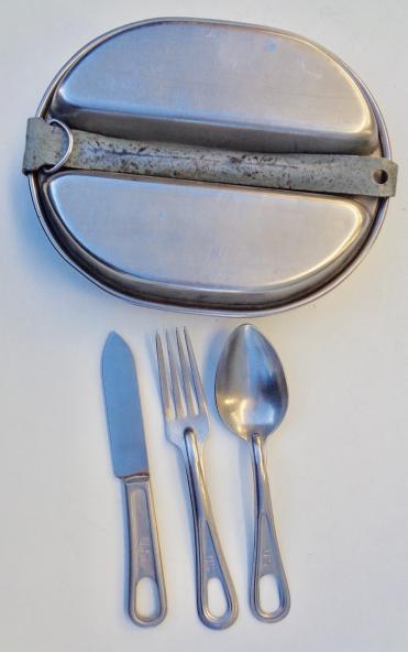 US WW2 mestin and US fork, spoon and knife.