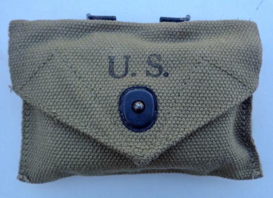 US WW2 First Aid Pouch with First-Aid Bandage Kit