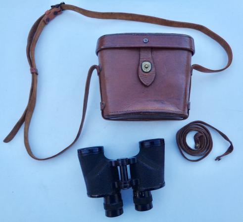 US WW2 Binoculars in leather Pouch