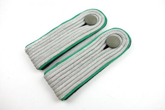 WaffenSS Gebirgsjäger Untersturmfuhrer Shoulder Boards