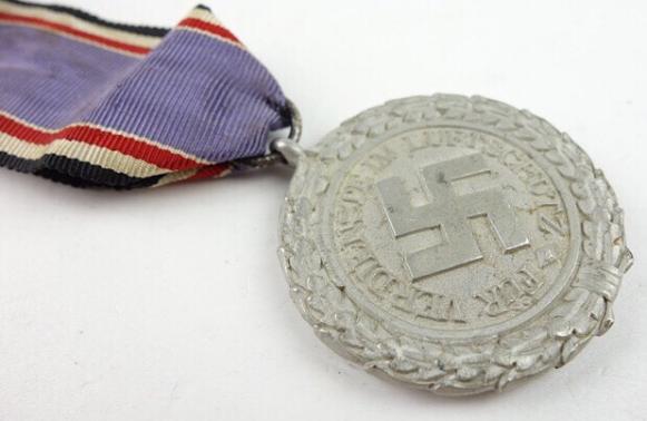 Light Weight Luftschutz Medal