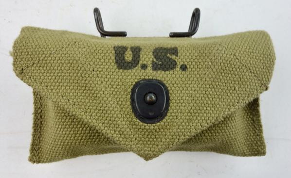 US WW2 First Aid Pouch with First-Aid Bandage Kit