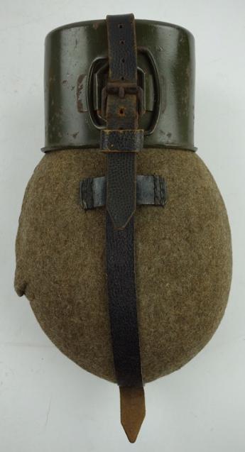 Wehrmacht M31 Canteen with metal Cup