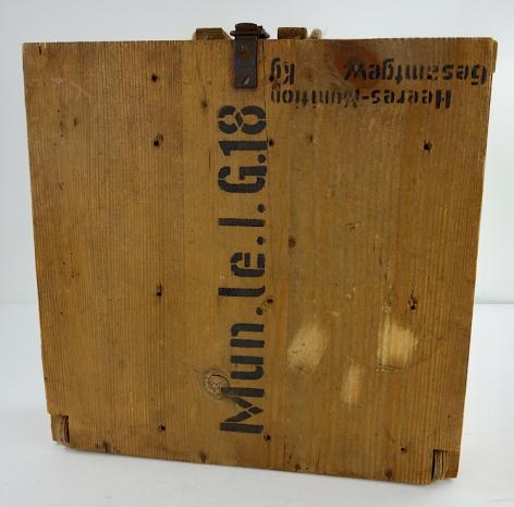 Wehrmacht wooden Ammo Case Le.I.G.18