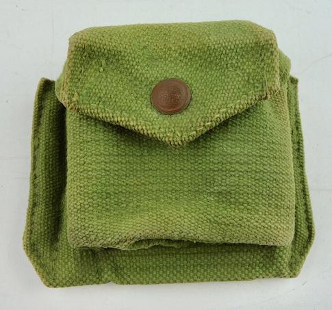 British WW2 Revolver Ammo Pouch in Blanco