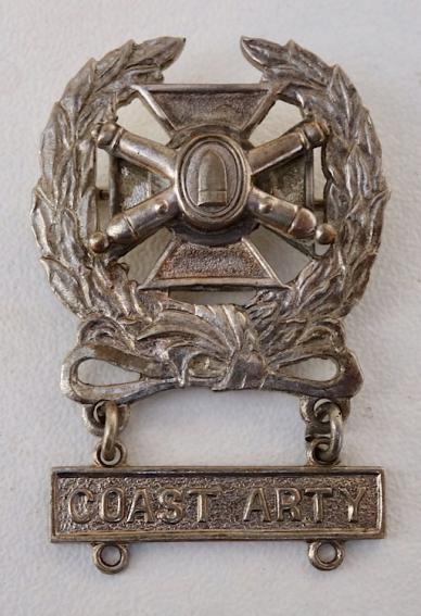 US WW2 Costal Artilley Marksman Badge