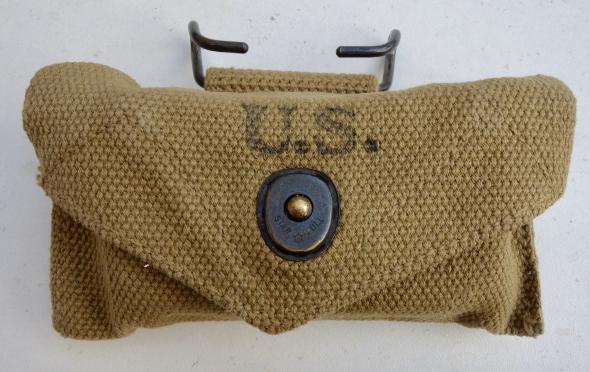 US WW2 First Aid Pouch with First-Aid Bandage Kit