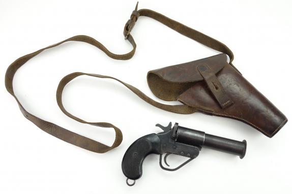 British Flare Gun in Flare Gun Pouch