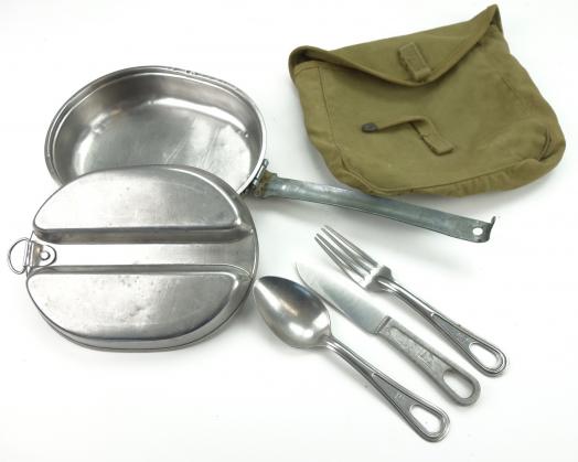 US WW2 Mestin and Cutterly in Pouch