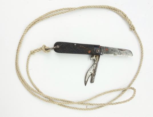 British WW2 Pocket Knife with original Knife Cord