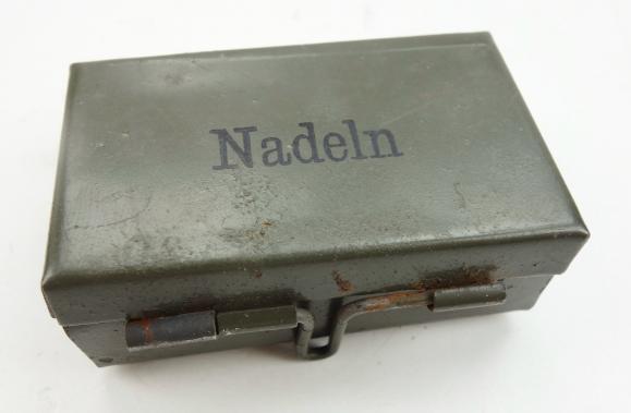 Wehrmacht Medical Needles in metal Box