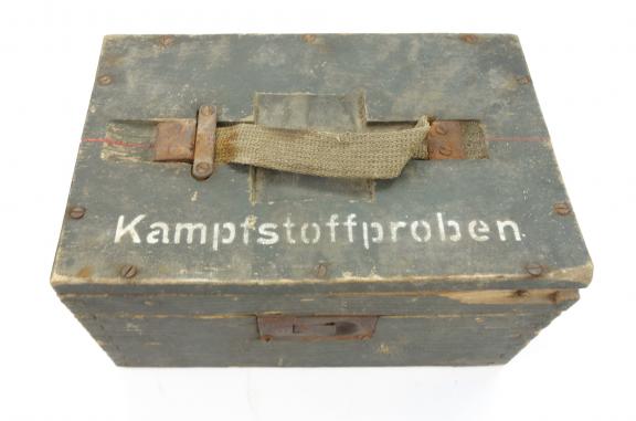 Wehrmacht little wooden case Kampfstoff Proben