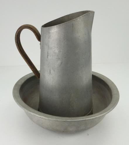 Luftwaffe Aluminium Washing Bowl and water Can