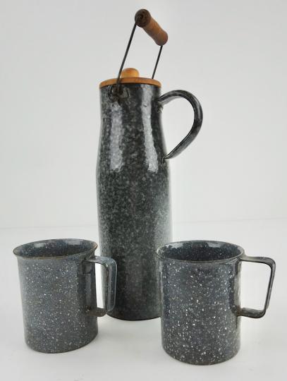Water/Milk/Coffee Can and Cups from KwK 40 Shell