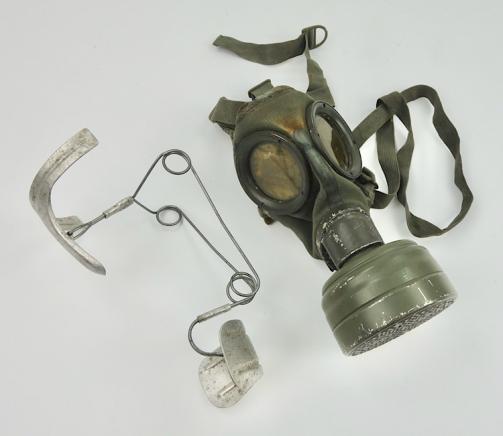 Wehrmacht M31 Gasmask with Mask Spring