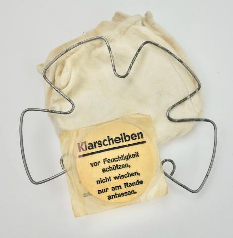 Wehrmacht M31 Gasmask Cleaning Cloth Spring