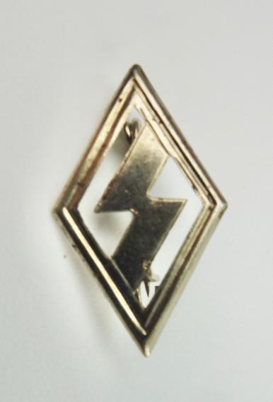 Hitler-Jugend Member Badge (Cut Out Rune)