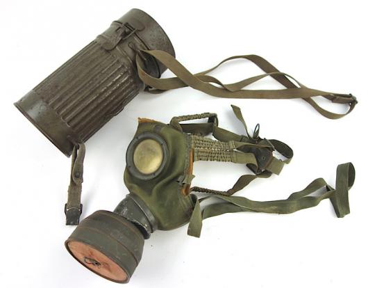 Luftschutz Gasmask and Cannister