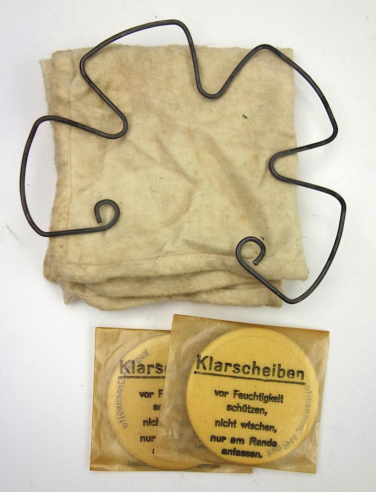 Wehrmacht M31 Gasmask Cleaning Cloth and Spring