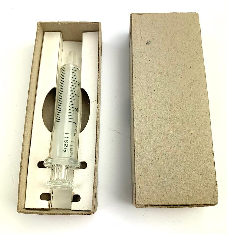 US WW2 Medical Syringe in original clipboard Box