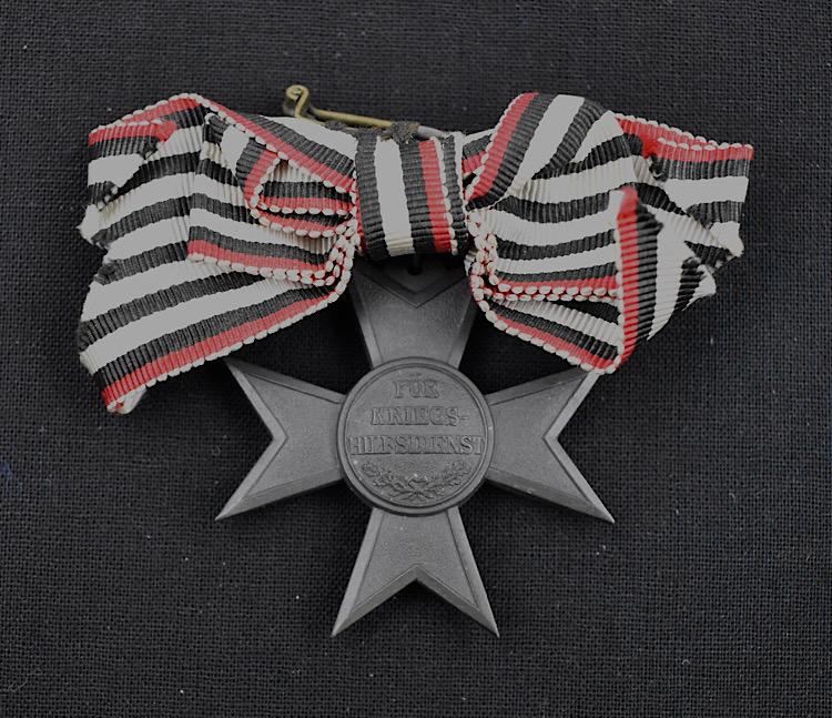 German WW1 (Kriegs Hilfsdienst) Medal (Female)