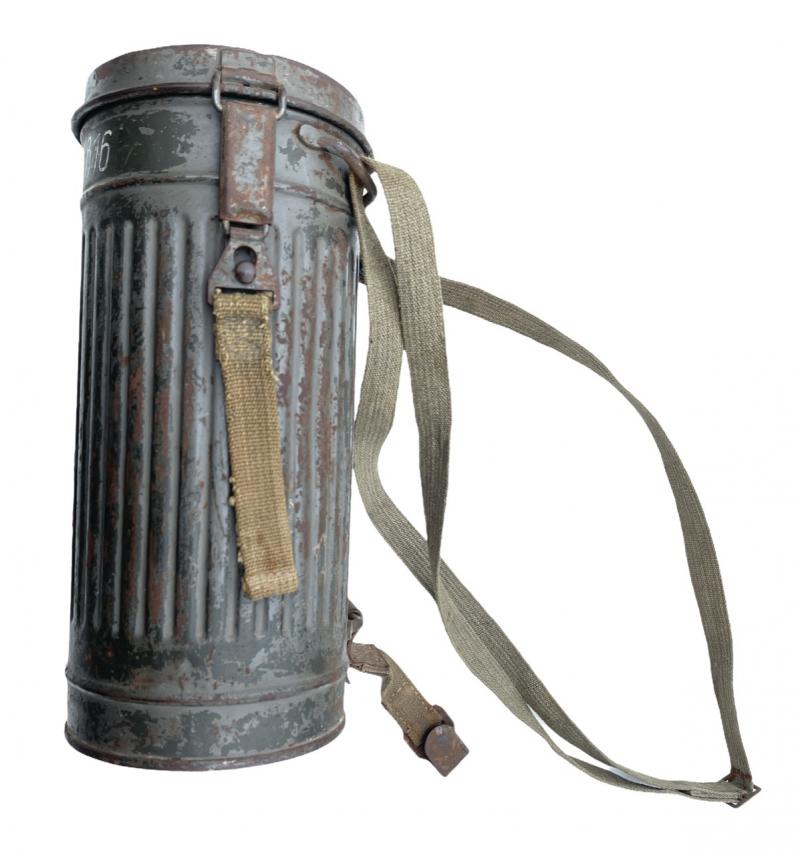 Wehrmacht/Kriegsmarine M31 Gasmask in Cannister