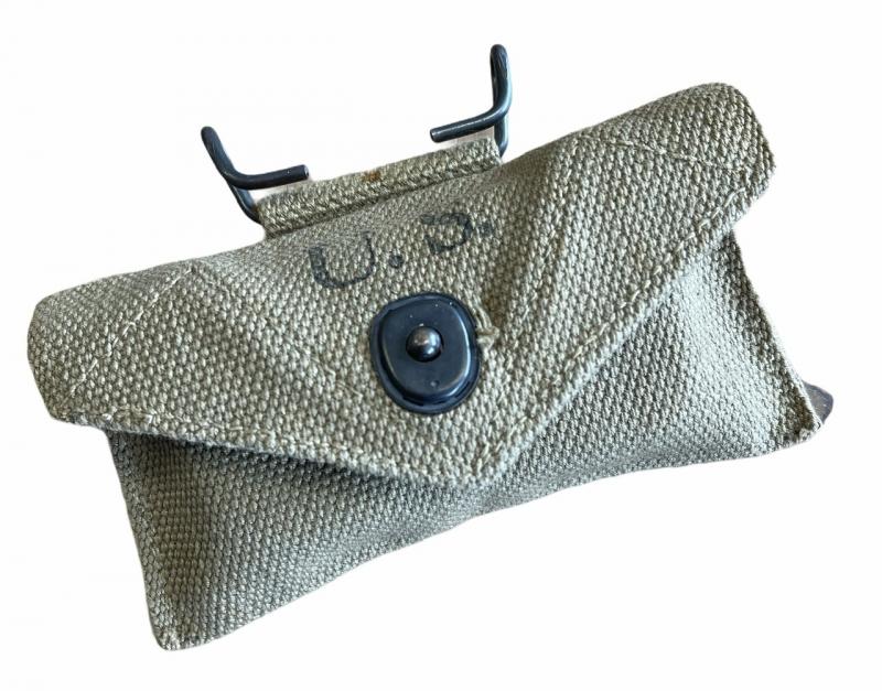 US WW2 First Aid Pouch with First Aid Kit