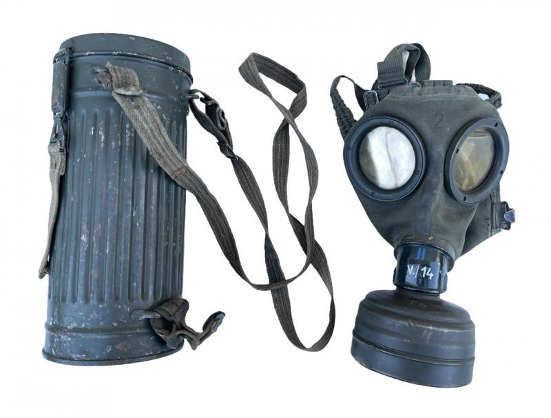 Wehrmacht M31 Gasmask and Cannister