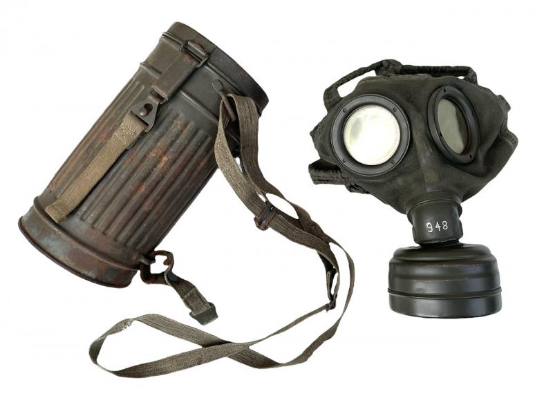 Wehrmacht M31 Gasmask and Cannister