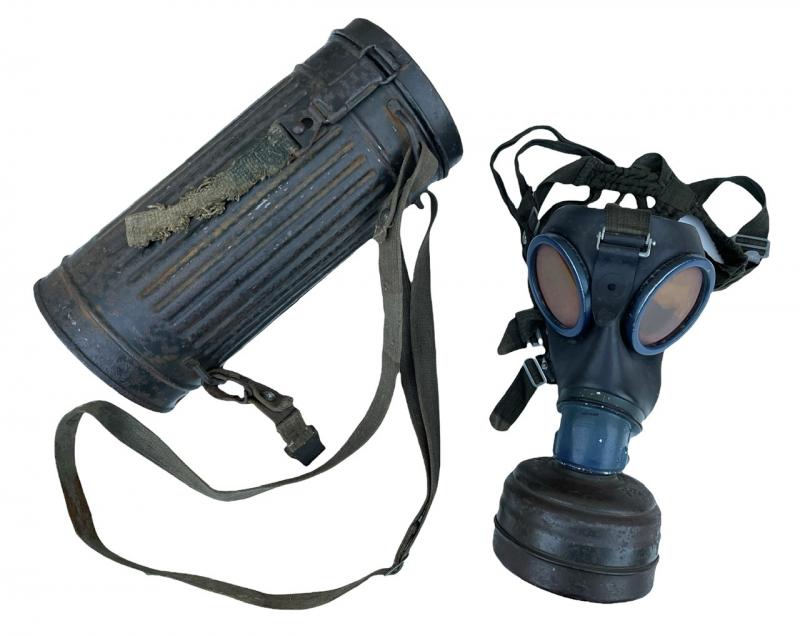 Wehrmacht M31 Gasmask and Cannister