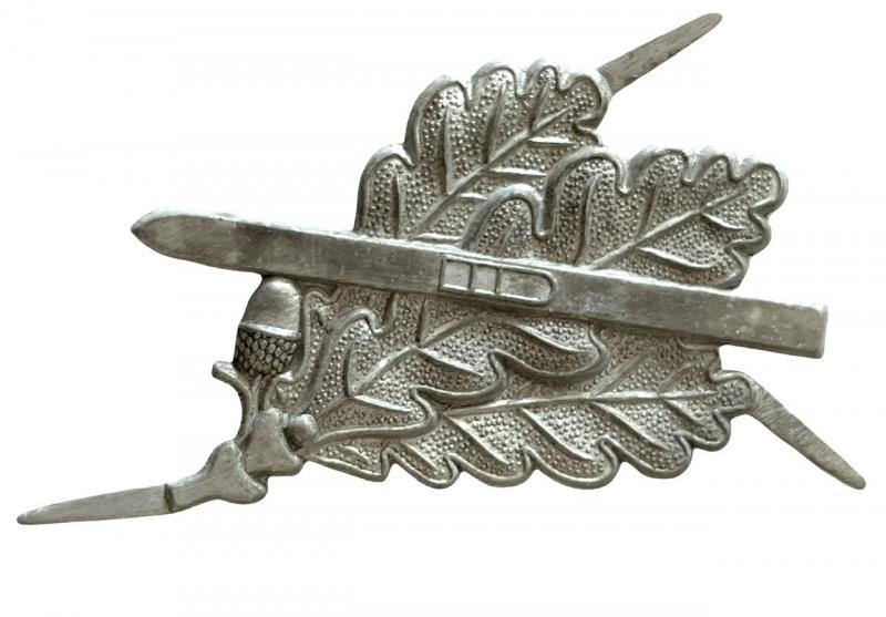 Wehrmacht metal Ski Jäger Cap Badge