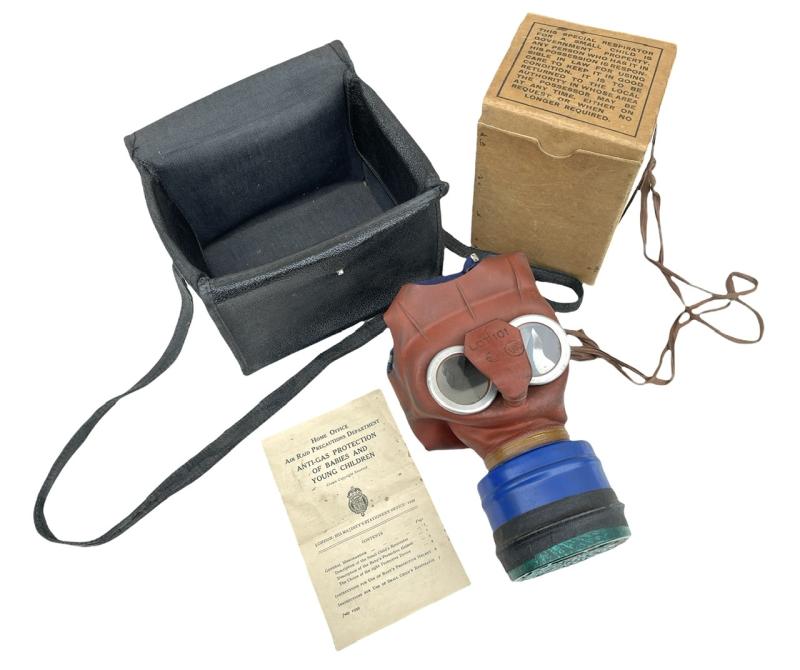 British WW2 Children’s Gasmask in carrying pouch