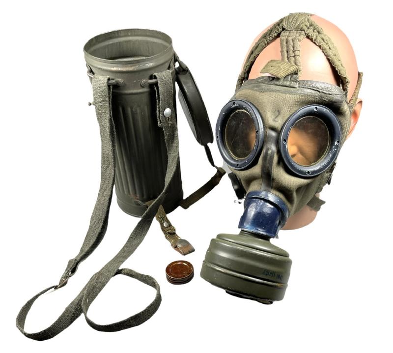 Kriegsmarine M31 Gasmask in M31 Cannister