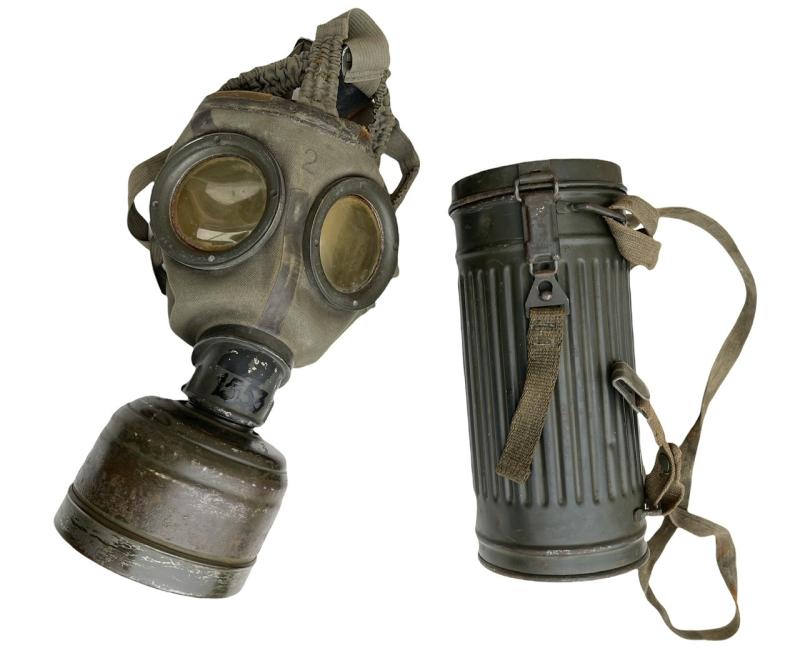 Wehrmacht M31 Gasmask and Cannister