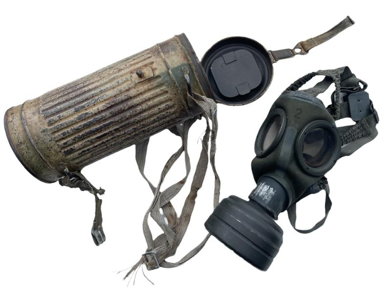 Wehrmacht M31 Gasmask in Camo Cannister