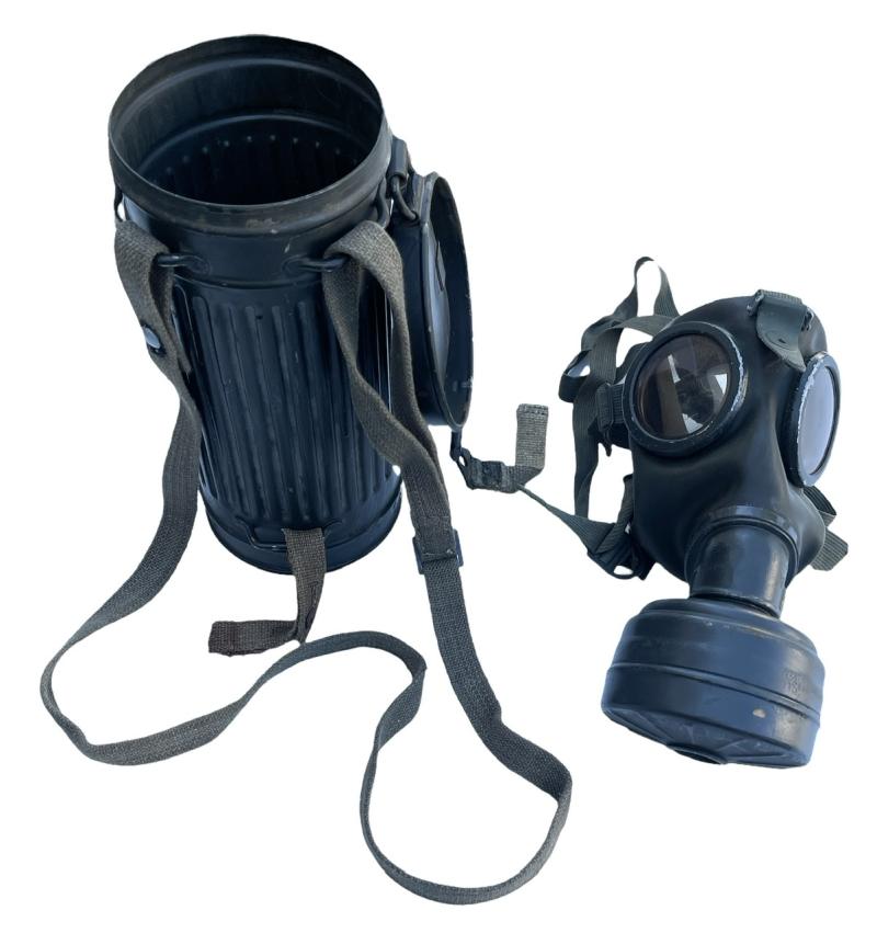 Wehrmacht M31 Gasmask in Cannister