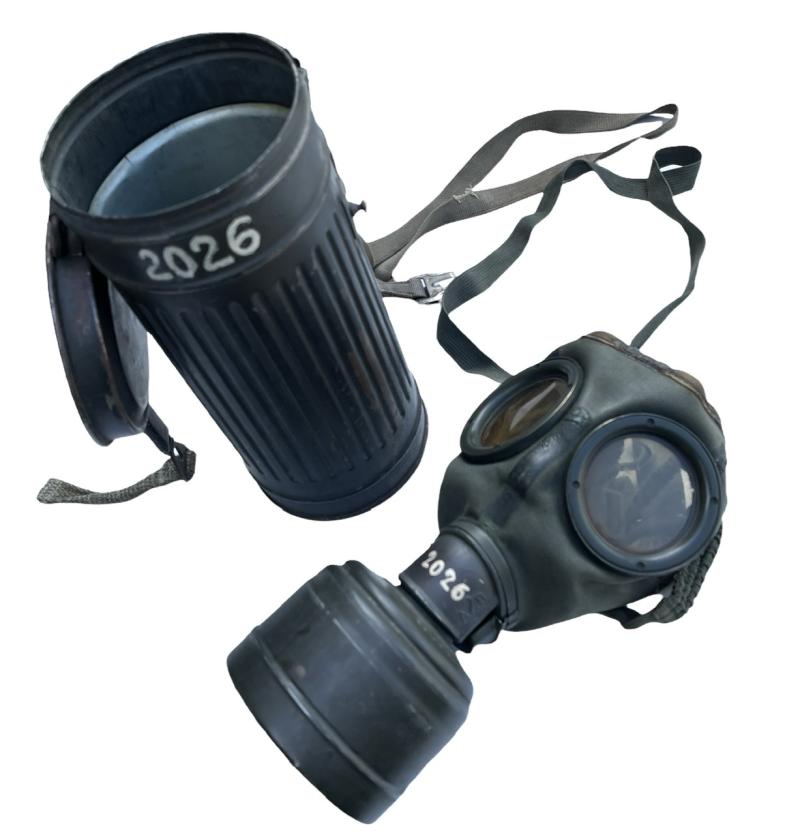 Luftwaffe Fallschirmjäger M31 Gasmasker & Container