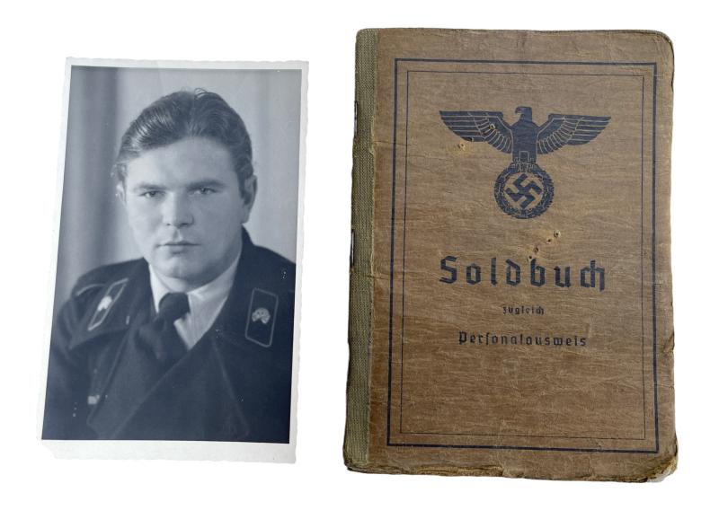 Panzer Nachrichten Soldbuch with Photograph